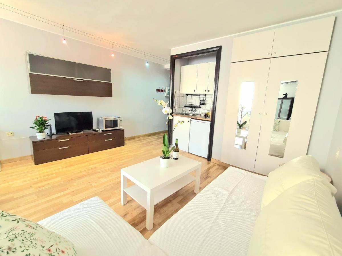 Aa Guest - El Mono De Torre Del Mar Eco Apartment Exterior photo