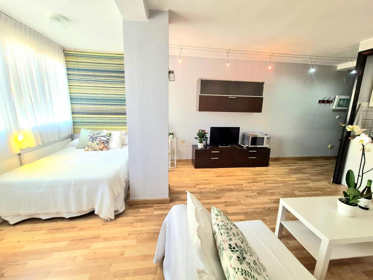 Aa Guest - El Mono De Torre Del Mar Eco Apartment Exterior photo
